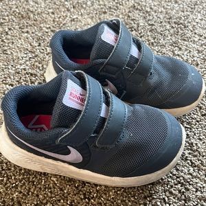 Nike star runner shoes size 9 toddler